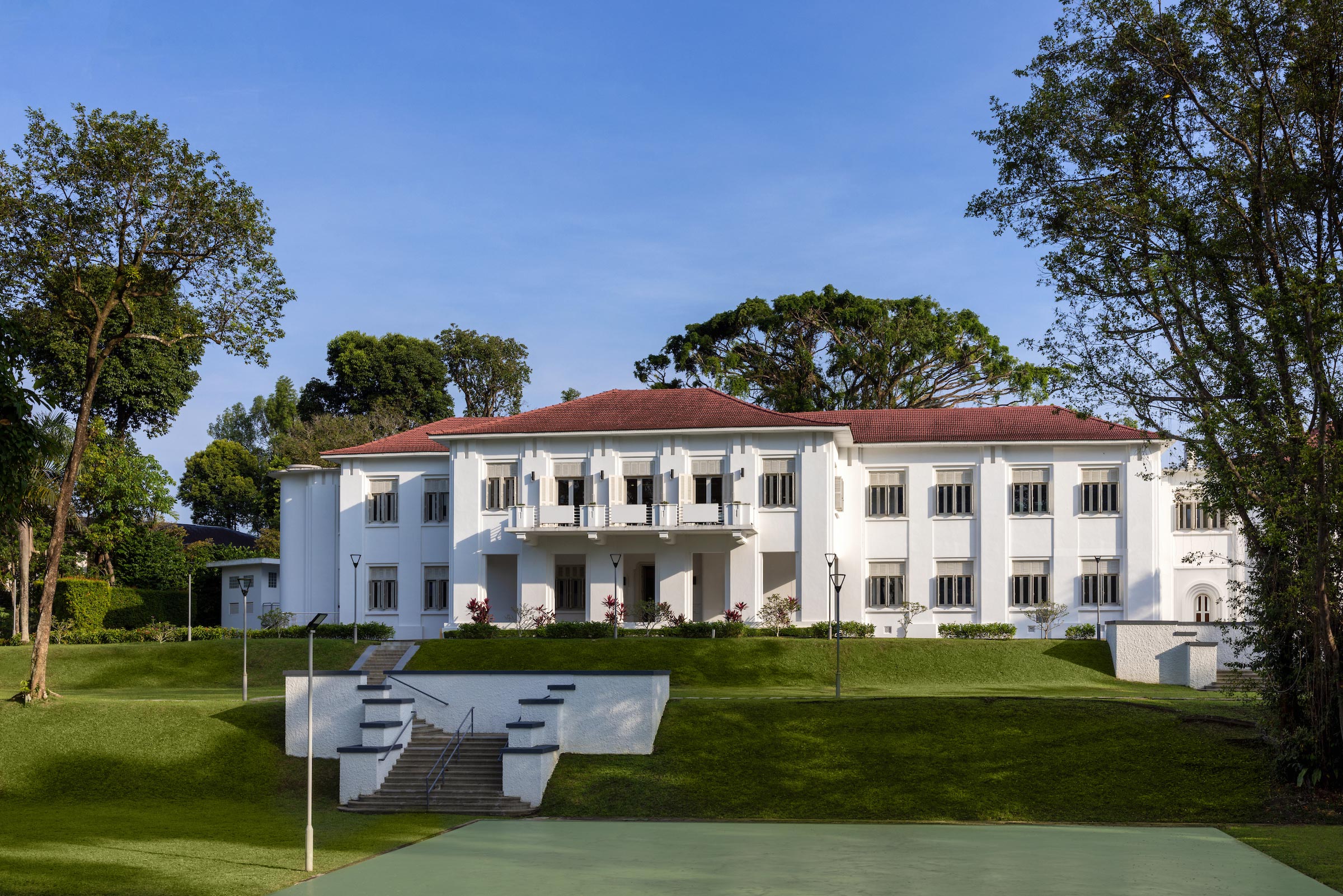 ehl-singapore-campus-outside